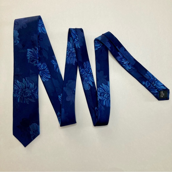 Vintage Kai-Long Embroidered Floral Two-Blue Skinny Silk Handmade Tie - Picture 3 of 6